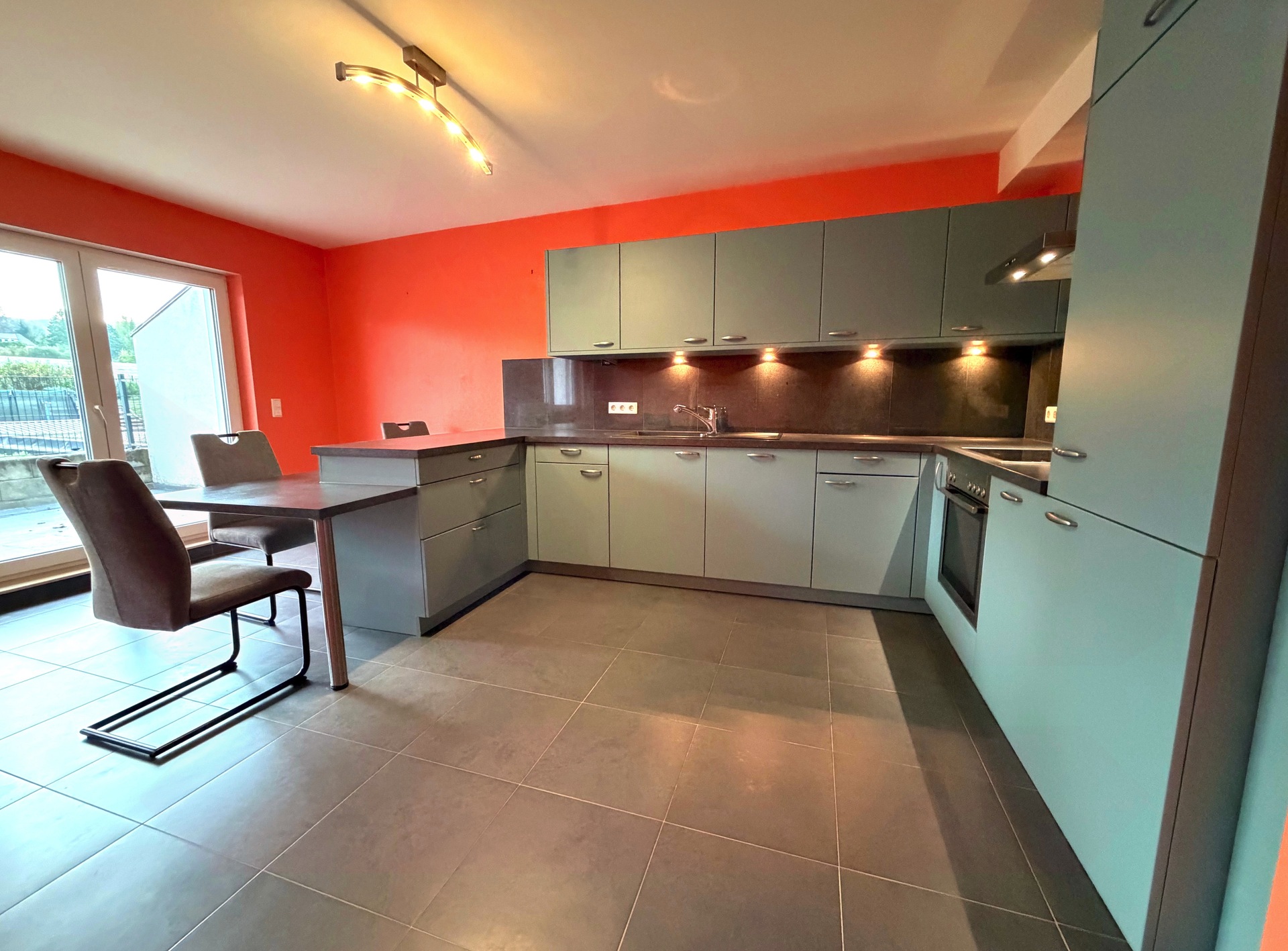 image00013.jpg